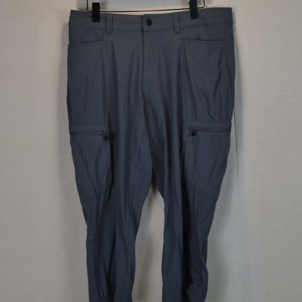 women Wind River Athletic Bermuda Shorts  Capri Cargo 6 Pockets  Capri Size 12